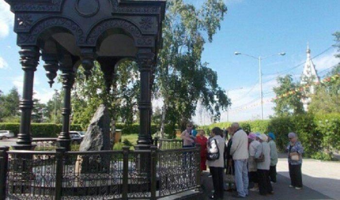 Депутат Алексей Распутин организовал для жителей предместья Рабочего экскурсию по городу