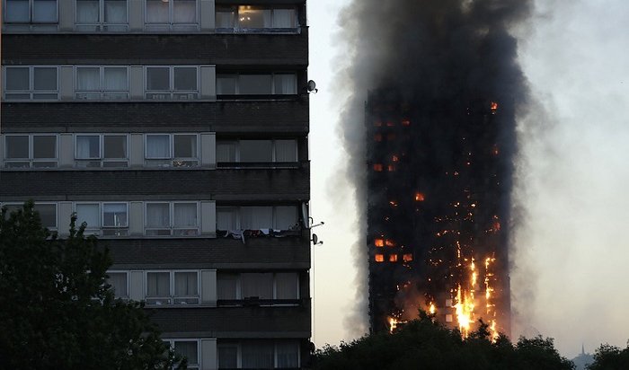 На пожаре в 24-этажном жилом доме в Лондоне погибли 12 человек