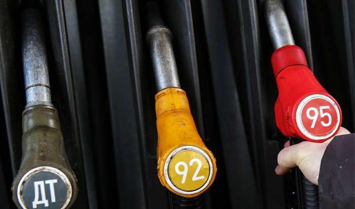 Средняя цена за литр бензина Аи-95 в России впервые превысила 40 рублей за литр