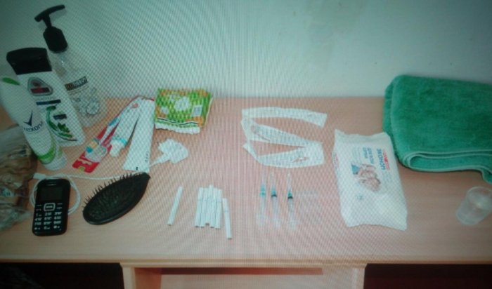 В Иркутске в квартире на улице Поленова полицейские выявили наркопритон