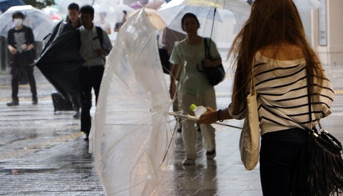 В Японии почти 200 тысяч жителей получили рекомендации эвакуироваться из-за ливней