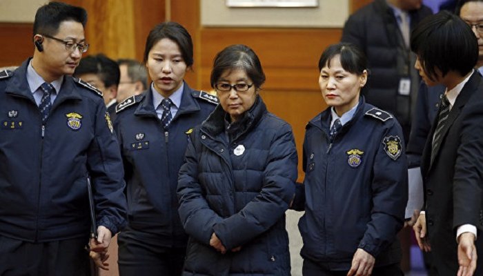 В Южной Корее суд приговорил подругу экс-президента к трем годам тюрьмы