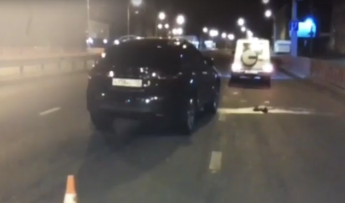 В Иркутске на улице Байкальской водитель автомобиля Infiniti FX35 насмерть сбил мужчину (Видео)