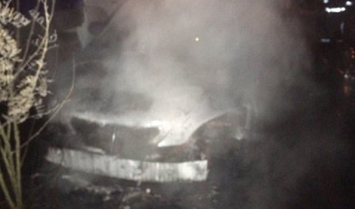 В Иркутске в Солнечном сгорели автомобили Mazda Axela и «Волга»