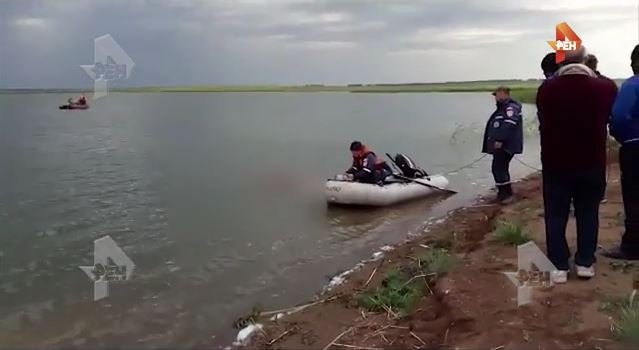 На челябинском озере затонула перегруженная лодка с детьми