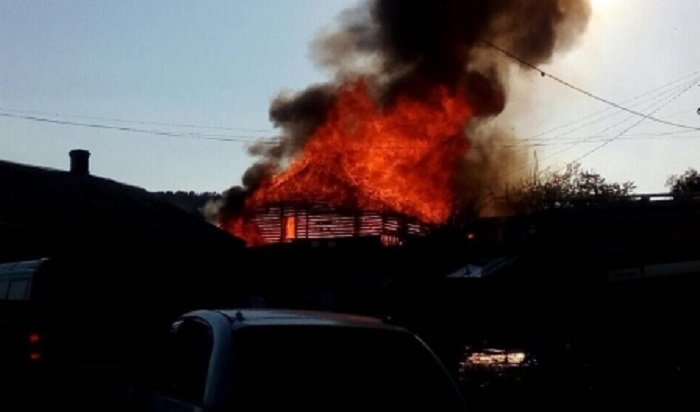 В Иркутске задержан подозреваемый в поджоге деревянного дома