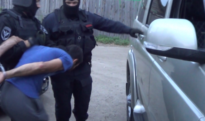 В Иркутске задержан мужчина, ограбивший продуктовый павильон (Видео)