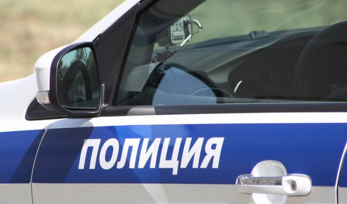 В Иркутске мужчина угнал у таксиста автомобиль Mazda Demio и сбил насмерть женщину