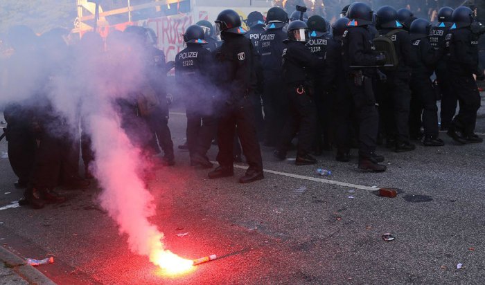 В Гамбурге при столкновениях с демонстрантами пострадали 76 полицейских