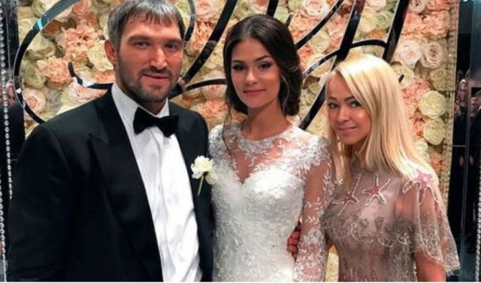Российский хоккеист Овечкин женился на модели Анастасии Шубской