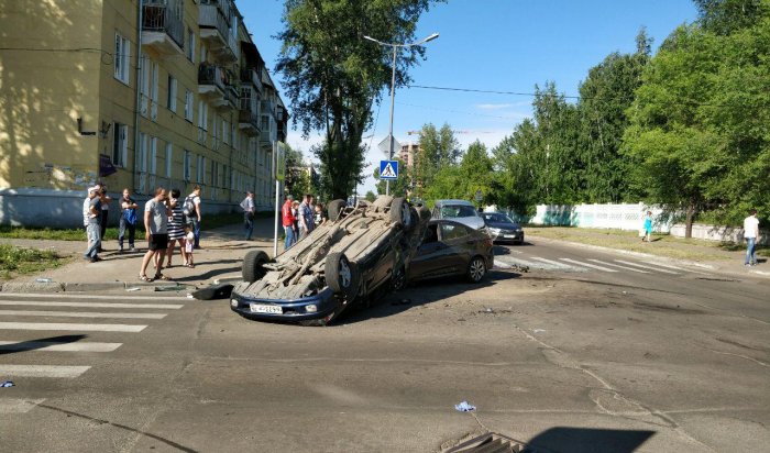 В Ангарске в результате столкновения трех автомобилей пострадали две женщины