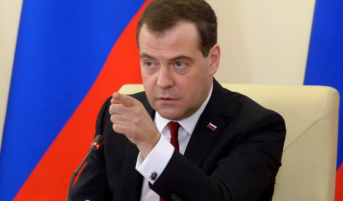 Фильм Навального лишил Медведева возможности поддержать своих назначенцев-губернаторов