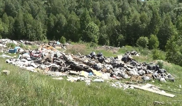 В Иркутске за микрорайоном Солнечным выявлены свалки со строительным и бытовым мусором