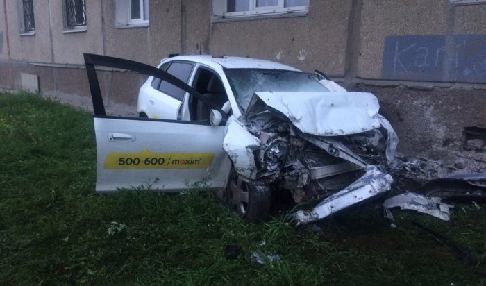 В Ангарске водитель такси «Максим» погиб, врезавшись в стену многоэтажного дома