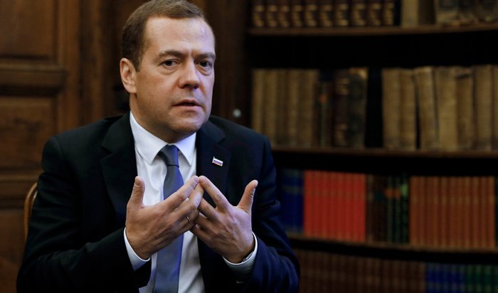 Медведев назвал «трагикомедией» лишение Саакашвили украинского паспорта