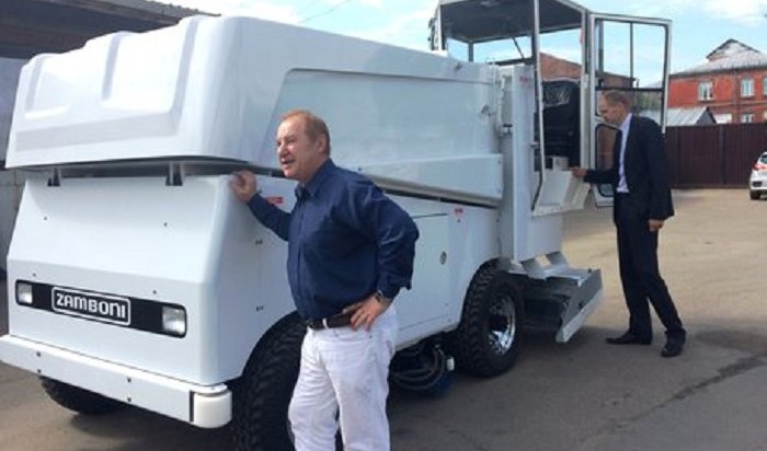 В Иркутск доставили первую ледозаливочную машину для стадиона «Труд»