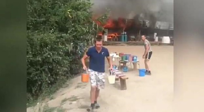В Приангарье из-за взрыва газового баллона загорелось кафе рядом с бурханом