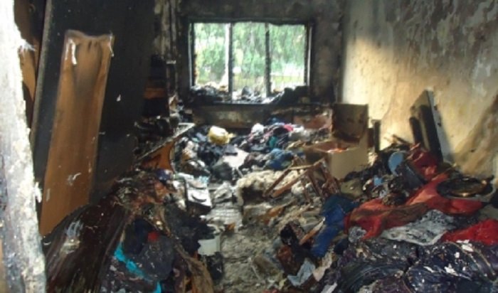 В Иркутске на пожаре в малосемейном общежитии спасатели эвакуировали 50 человек