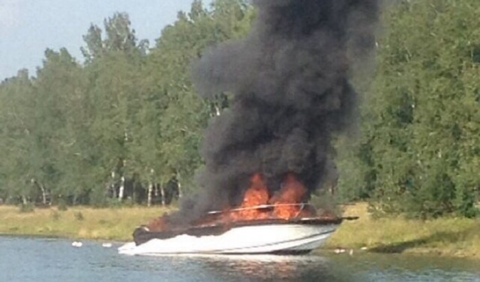 На Иркутском водохранилище сгорел катер