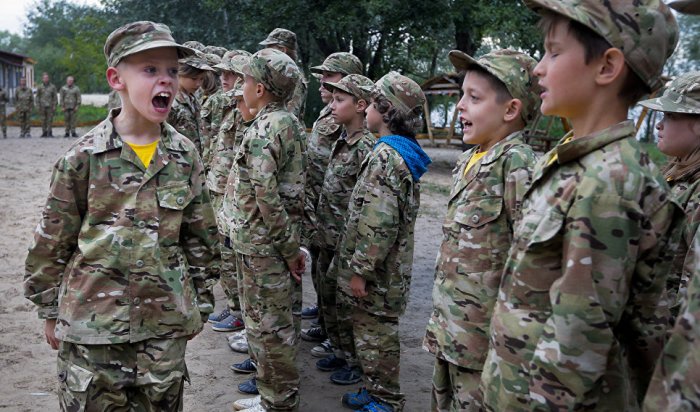 Обучение войне: детский лагерь бойцов «Азова» работает на Украине