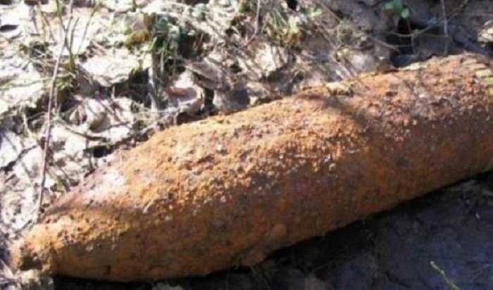 В Иркутске строители нашли на территории заброшенного детсада артиллерийский снаряд