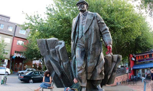 Мэр Сиэтла потребовал снести памятник Ленину