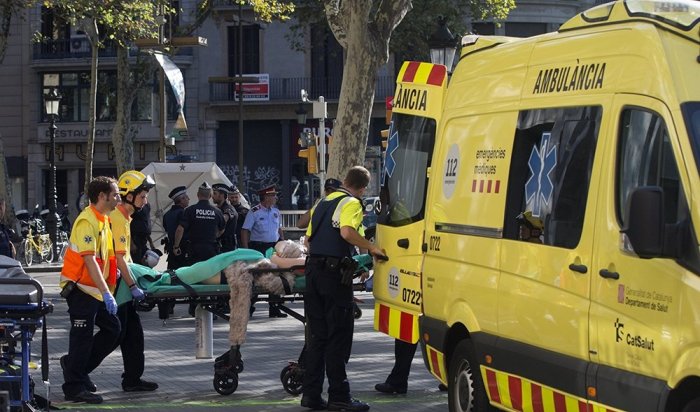 Во время теракта в Барселоне погибли 13 человек, более 100 пострадали (Видео)