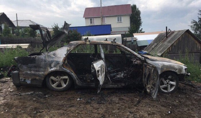 В Иркутске ночью 20 августа угнали и подожгли автомобиль Toyota Chaser
