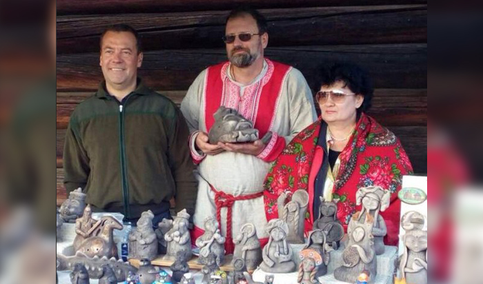 Дмитрий Медведев посетил музей «Тальцы» в Иркутской области