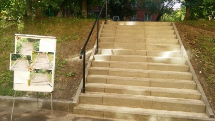 В Свердловском округе Иркутска отремонтировали 20 лестниц