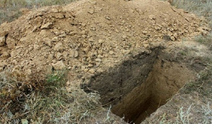 В Боханском районе выясняют обстоятельства смерти могильщика на кладбище