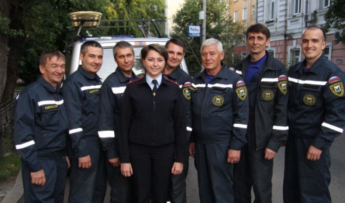 В Иркутске на улице Лермонтова полицейские спасли мужчину, упавшего в шахту лифта