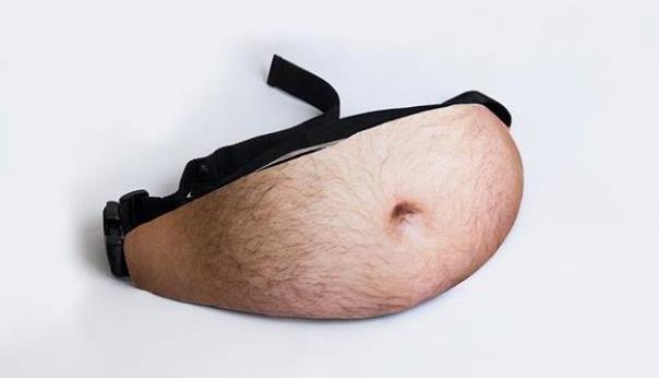 Британский дизайнер придумал сумку в виде волосатого пуза