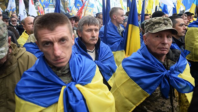 В Киеве митинги возле здания Верховной Рады перерастают в столкновения