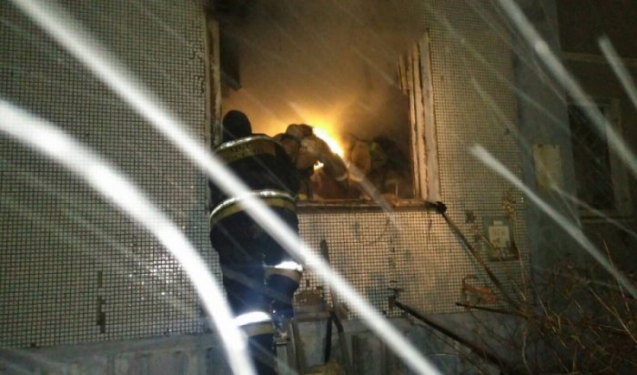 В Усть-Илимске при пожаре в пятиэтажном доме погиб мужчина