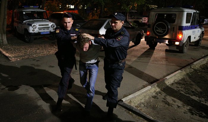 В Красноярске полицейские задержали уличного грабителя