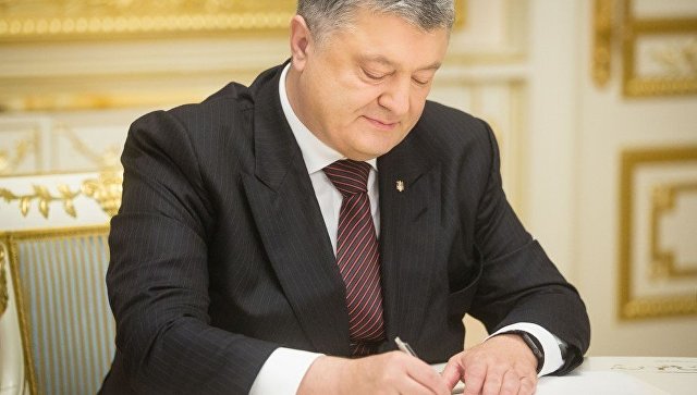 Порошенко подписал закон об ограничениях для российских артистов‍