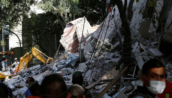 Число жертв землетрясения в Иране превысило 200 человек