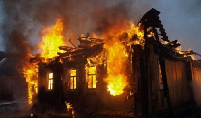 В Ангарске возбуждено уголовное дело по факту пожара, на котором погиб мужчина и двое его детей