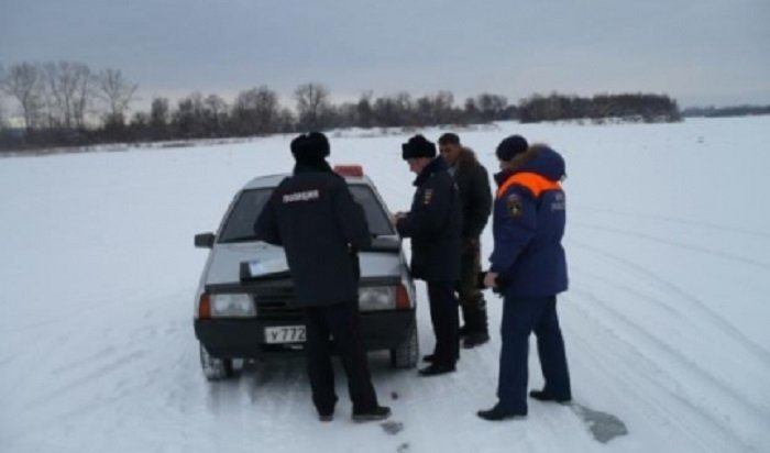 В Иркутской области таксисту, перевозившему пассажиров по тонкому льду реки Бирюсы, грозит уголовная ответственность