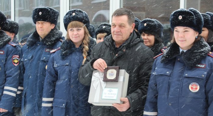 Жителя Иркутска наградили за помощь в задержании нетрезвого водителя