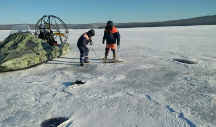 К месту крушения вертолёта АS-350 на льду Братского водохранилища  доставят спецоборудование для поисков