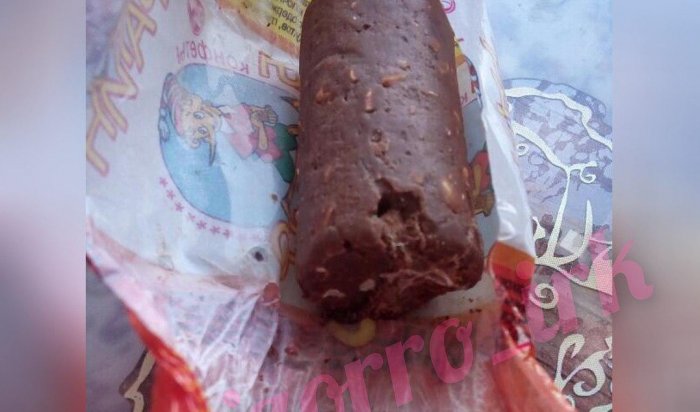 Жительница Качуга обнаружила червей в купленных конфетах