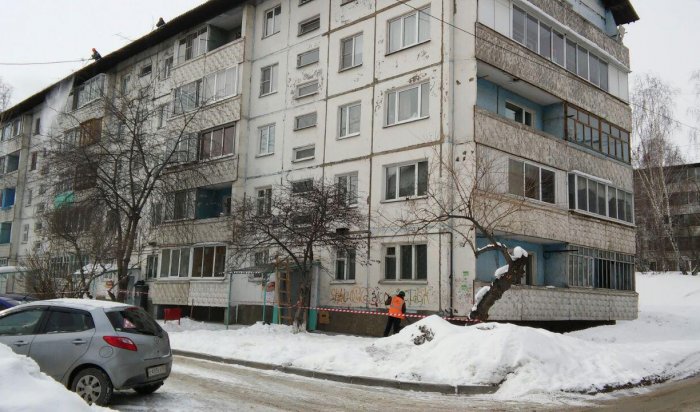 В Иркутске до конца марта очистят крыши многоквартирных домов от снега