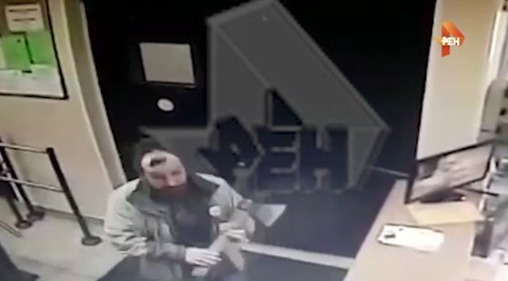 В Москве мужчина с топором ворвался в школу (Видео)