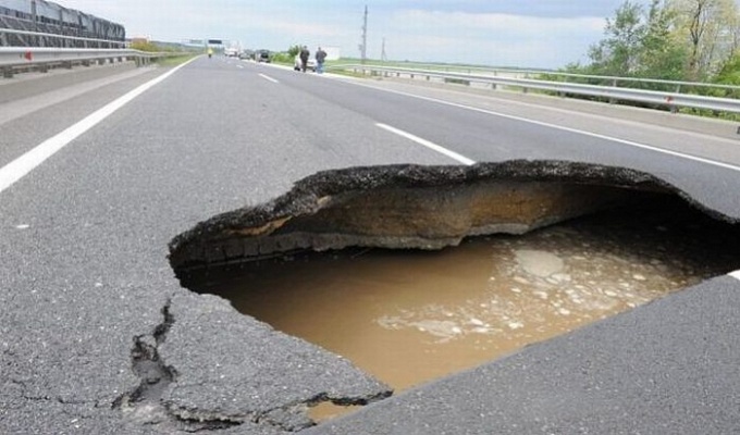 В Иркутске подрядчики за свой счет отремонтируют около 40 участков дорог, сделанных некачественно