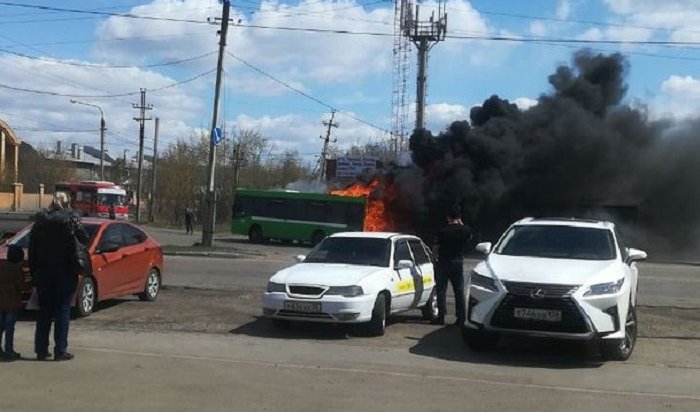 Пассажирский автобус сгорел в Иркутске-2 (Видео)