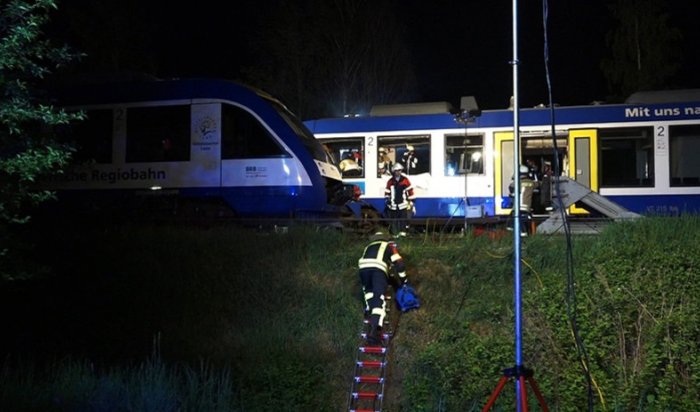 В Германии столкнулись товарный и пассажирский поезда