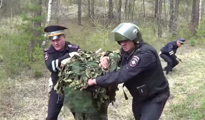 В поселке Никола силовики «освободили от террористов» катер МЧС (Видео)