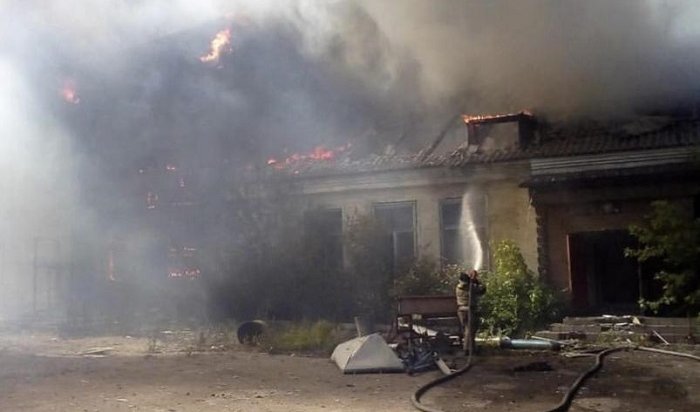 В Ангарске произошел пожар на территории предприятия по производству пенопласта